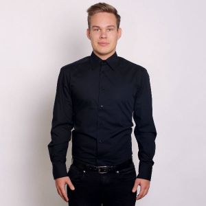 Niclas, 25