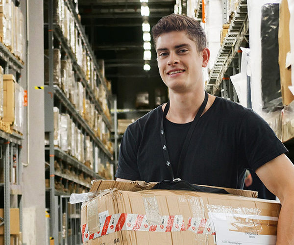 Versandhelfer in Lager
