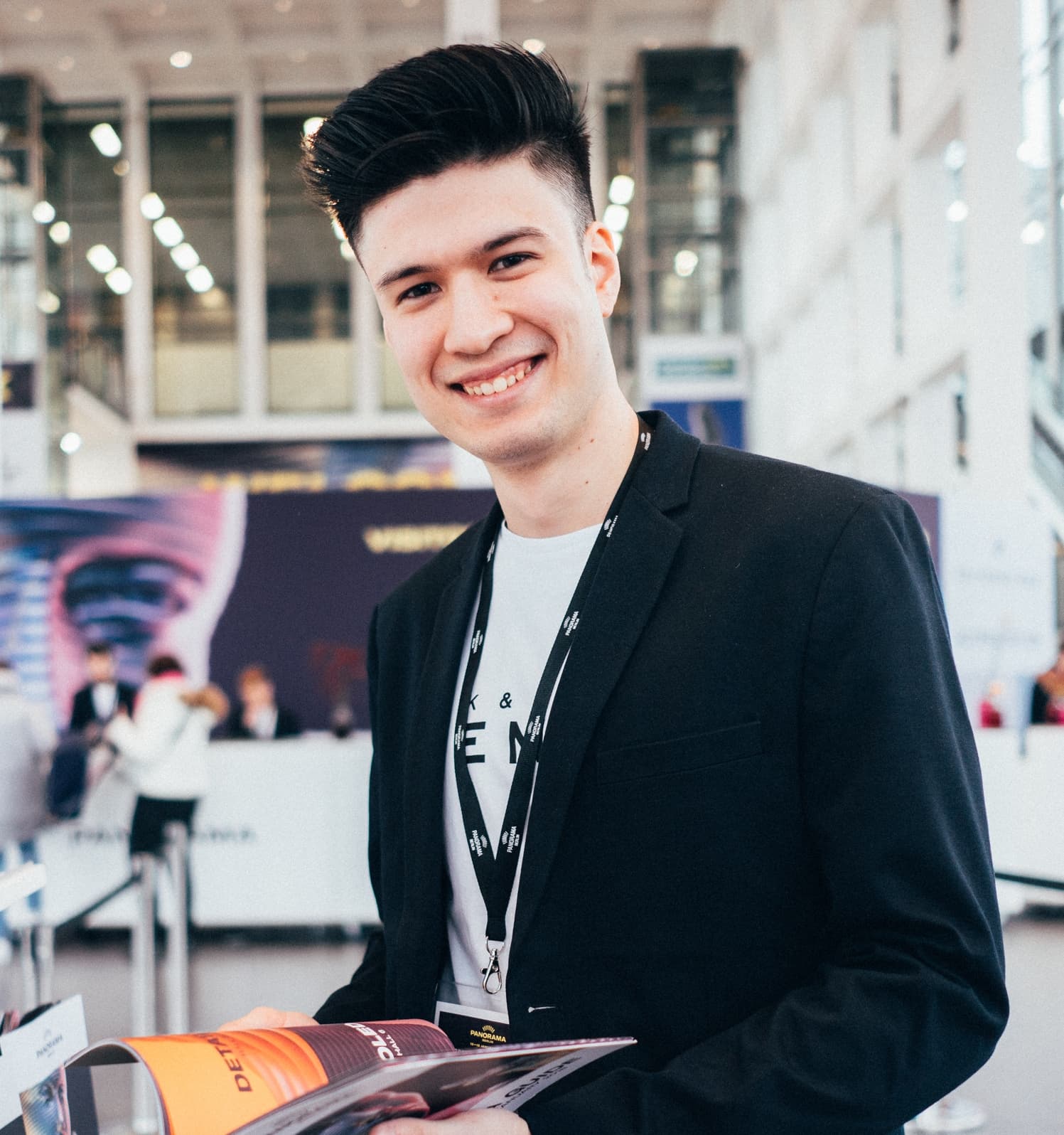 Buchen Sie kompetente Messehostsessen und -hosts von ucm.agency Buchen Sie kompetente Messehostsessen und -hosts von ucm.agency