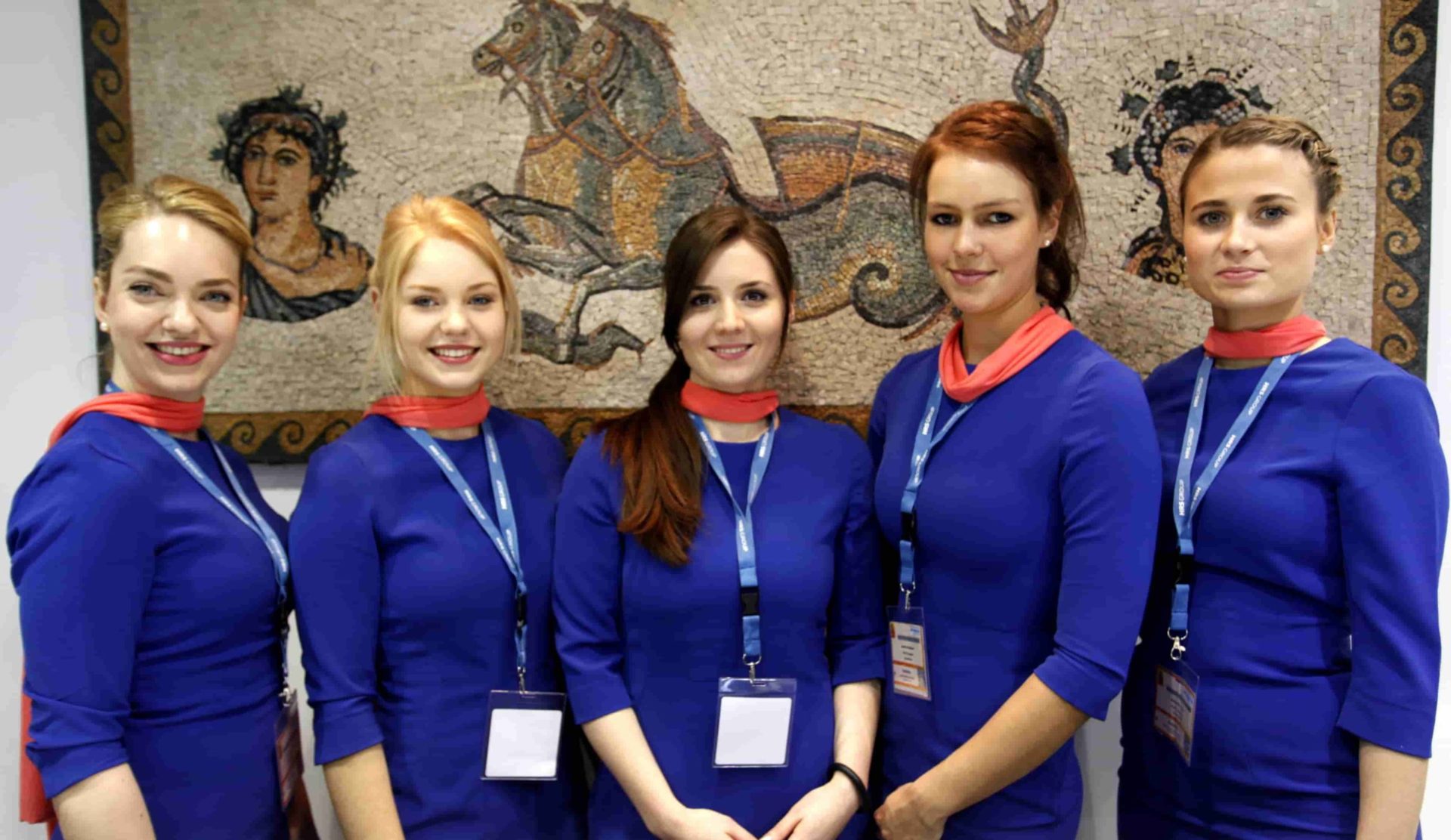 Kompetente Bühnenhostessen von ucm.agency lassen Ihre Veranstaltung zu einem unvergesslichen Event werden Kompetente Bühnenhostessen von ucm.agency lassen Ihre Veranstaltung zu einem unvergesslichen Event werden